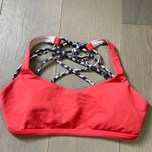 Lululemon free to be wild bra size 6